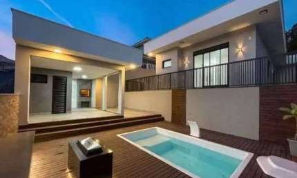 Casa à Venda, 3 Quartos sendo 1 Suíte, 2 Vagas, Piscina, Pedra Branca, Palhoça - SC