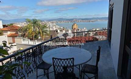 Casa á Venda, 4 Quartos sendo 4 Suítes, 6 Vagas com 350m², Centro, Florianópolis - SC