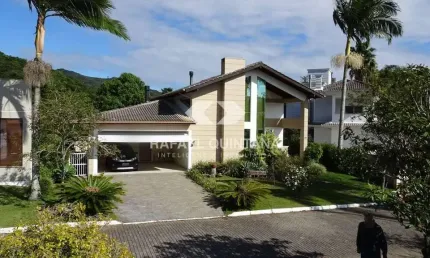 Casa à Venda, 4 Quartos sendo 4 Suítes, 4 Vagas, Condomínio Fechado de Alto Padrão, Córrego Grande, Florianópolis - SC