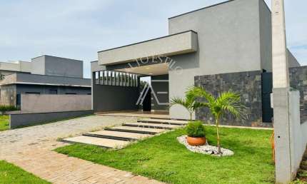 Casa de Condomínio para venda em Portal Da Mata de 149.00m² com 3 Quartos, 1 Suite e 4 Garagens