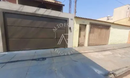Casa para venda em Jardim Antártica de 127.00m² com 3 Quartos, 1 Suite e 2 Garagens