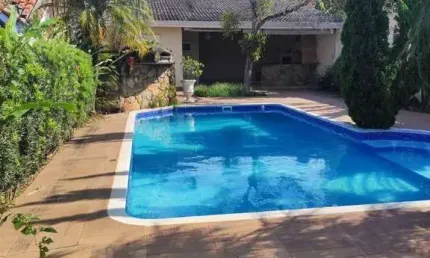 Linda Casa de alto padrão com vista para Pedra Grande