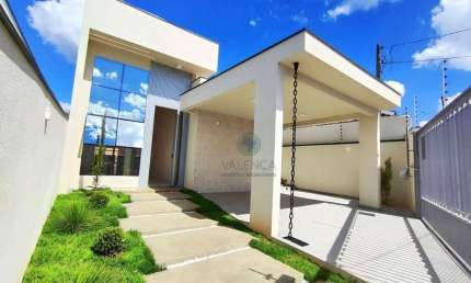 Casa térrea moderna com detalhes em estilo indústrial