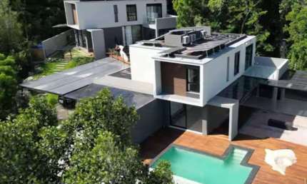 Casa de alto padrão com vista para a Pedra Grande – 285 m², 3 suítes, piscina aquecida e energia sustentável