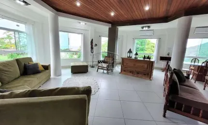 Casa em condomínio fechado com 3 quartos para alugar na Avenida Gérson Maturani, Enseada, Guarujá