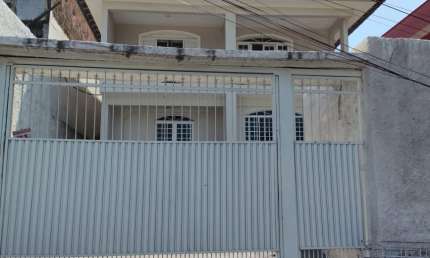 SOBRADO 4 DORMITÓRIOS COM 2 BANHEIROS E 2 VAGAS DE GARAGEM EM ITAPEVI