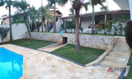 Casa com 4 dormitórios à venda com 460 m² no bairro Vila Santista em Atibaia/SP - CA3132