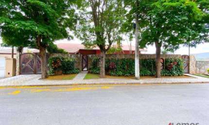 Casa com 4 dormitórios à venda no bairro Vila Santista em Atibaia/SP - CA4234