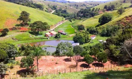 Fazenda com 2 dormitórios à venda, no bairro Cachoeira Acima - Piracaia/SP