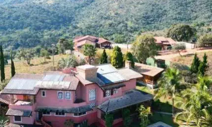 Ampla residência com 3 suítes mais casa de hóspedes à venda em Atibaia/SP - CA5642