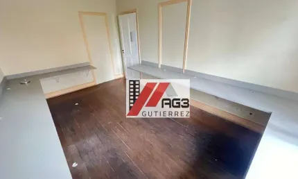 Casa comercial com 5 salas, 2 quintais, 5 banheiros e 2 vagas nas Perdizes