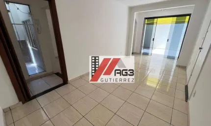 Apartamento térreo com quintal, 3 dormitórios, 2 banheiros e sala ampla na Pompeia