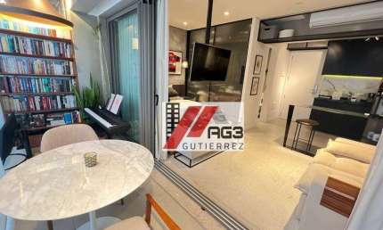 Studio completamente mobiliado com estrutura de hotel, varanda e vaga de garagem ao lado da Avenida e Metrô Faria Lima