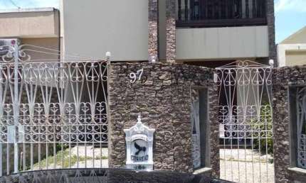 Parque Tarcísio Miranda: casa dois andares com 03 quartos, sendo 01 suíte
