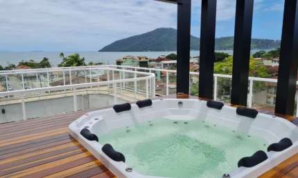 COBERTURA COM 500M², SENDO 3 SUÍTES E VISTA MAR PARA A ORLA DO ITAGUÁ!