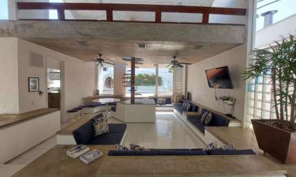 Praia do Lázaro - Casa em condomínio fechado a poucos metros do mar