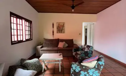 Linda casa com 4 dormitórios na Barra da Lagoa! LOCALIZAÇÃO PRIVILEGIADA!!!