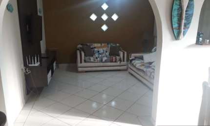 Casa bem arejada com 3 dormitórios no Centro de Ubatuba!