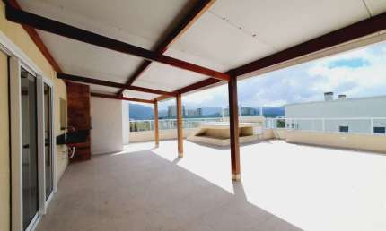 Cobertura penthouse em condomínio alto padrão, 206m², 3 suítes, terraço gourmet com jacuzzi vista mar, no Parque Vivamar