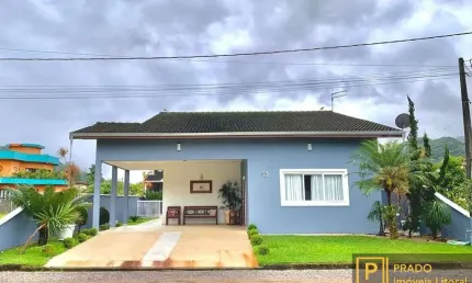 Linda casa em condomínio fechado, 230m² de área, no Horto Florestal