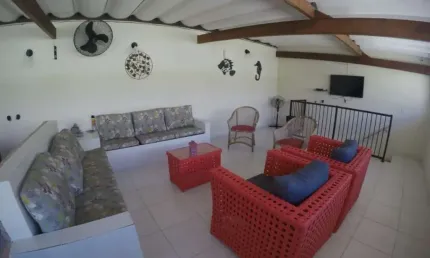 Apartamento com 3 dormitórios e excelente terraço privativo. Apenas 200 metros da praia da Enseada.