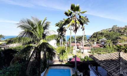 Casa alto padrão de frente para a Praia Vermelha do Centro com 5 dormitórios e vista espetacular
