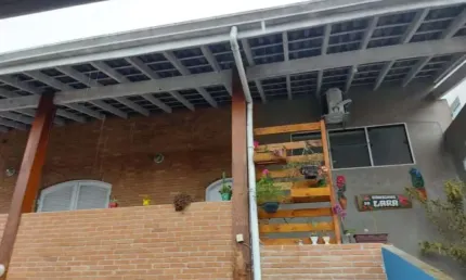 CASA AMPLA NA REGIÃO CENTRAL DE UBATUBA - COM EDÍCULA - IDEAL PARA POUSADA E HOSTEL