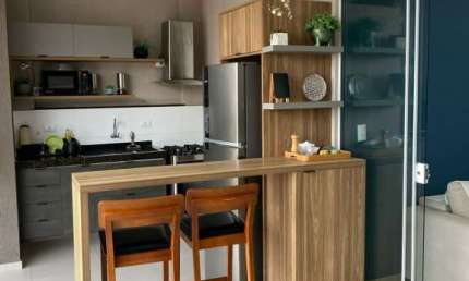 Apartamento amplo mobiliado, com 02 dormitórios e linda varanda gourmet