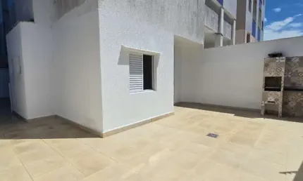 Apartamento Garden com amplo quintal e ótima localização