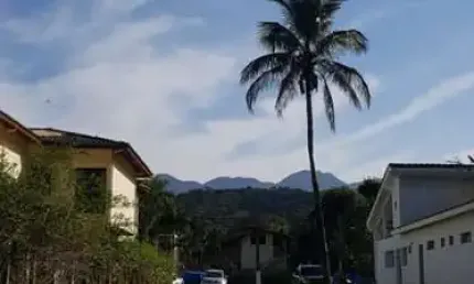 Terreno com 1300M2 em Condomínio Fechado! Permitido construir em 750M2