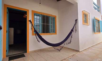 Casa Charmosa de Esquina Itaguá, próxima a Praça do Cristo