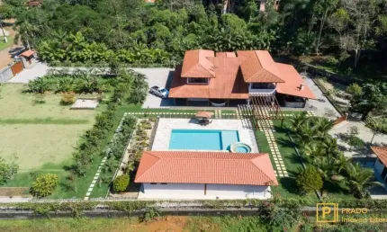 LINDA MANSÃO COM 6 DORMITORIOS E COM 5 MIL METROS DE TERRENO E 700 METROS DE CONSTRUÇÃO.