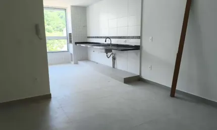 Apartamento de 2 dormitórios, suíte, 61,80m², piscina, elevador. toninhas. novísssimo.