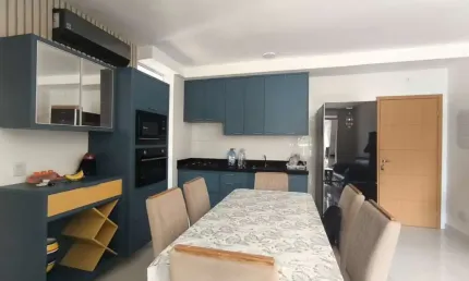 Apartamento de 2 Dormitórios, sendo 1 suíte, Toninhas 4o. andar. Elevador/ Piscina