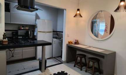 Apartamento com 02 dormitórios, sendo 01 suíte, em empreendimento com lazer completo e vista para o mar.