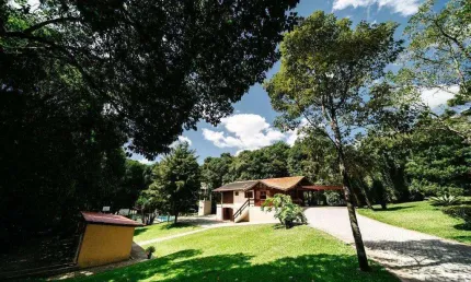 Casa à venda com terreno de 8.000 m² próxima do Parque Barigui