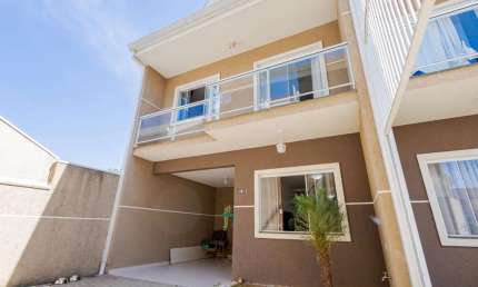 Sobrado Triplex com 3 dormitórios, 1 suíte, 163m², semimobiliado, no Neoville por R$ 770.000,00