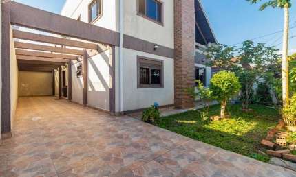Casa com 5 dormitórios para alugar, 220 m² por R$ 5.819,11/mês - Uberaba - Curitiba/PR