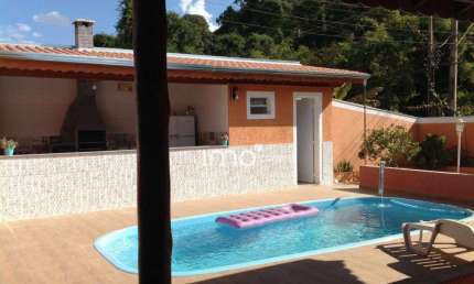 Casa no Caxambu 300m² A.T Sala ampla  e TV, cozinha com armários, 1 dormitório , 1wc, área gourmet , piscina, horta  *NÃO FINANCIA*  Não  Permuta