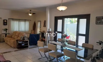 Vende se Casa Térrea no Cond. São Joaquim em Vinhedo  SP 374m² A.C. 1000 A.T  4 quartos (2 suítes) 3 salas , 4 vagas de garagem , piscina,  gourmet