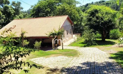 Bela Chácara para VENDA no Caxambu  4.700m²  Terreno  200m² Construído - Pomar, Bosque e Rio , paz e tranquilidade pertinho da cidade !!!
