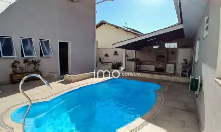 Vende se Bela Casa no Jd Florestal em Jundiaí - SP Terreno  300m²  -  Construção   432m²  ** Avalia Permuta em Jundiaí até 400.000 ** FINANCIA***