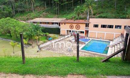 Vende se Chácara com  salão de festas, piscina, lago, 7 quartos  R$  950.000 - Não Aceita Financiamento
