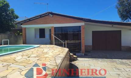 Casa em Alvenaria com 2 Dormitórios, Piscina e Garagem - A Apenas 350m do Mar!
