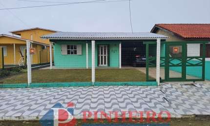 Linda Casa Mobiliada a 100m do Mar com 3 Dormitórios e 2 Banheiros – Escriturada e Pronta para Morar!