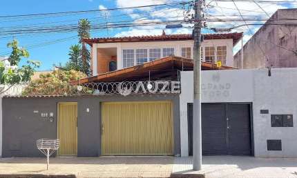 Casa Linda e Enorme em Ótimo Estado com Potencial Residencial e Comercial (2 pontos) em região priv