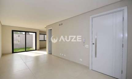 Triplex com área externa no Ecoville, próximo a Saint German