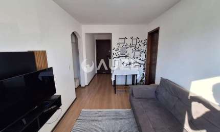 Apartamento no Centro de Curitiba em Andar Alto, com Garagem Individual e Potencial para Renda!
