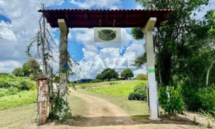 Chácara à Venda com 3 Casas Construídas e Salão de Eventos -com  60.545 m² Total em São José dos Pi