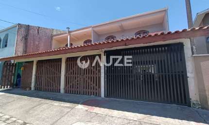 Potencial Residencial/Investimento: Casa 'Edícula' (aos fundos) em Condomínio Fechado no coração de